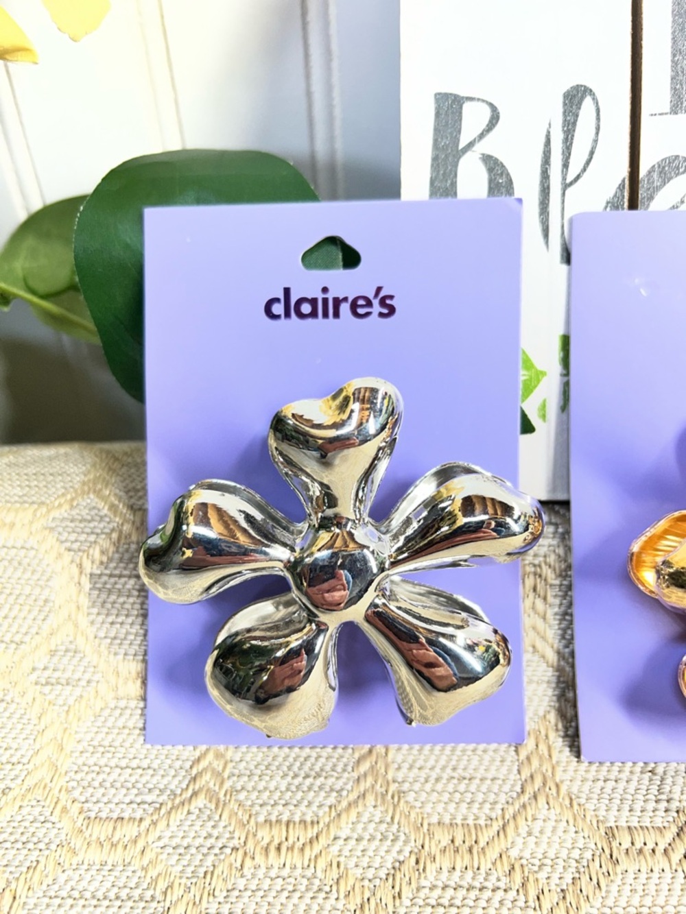 Metal Flower Claw Clip - Picture 2 of 5